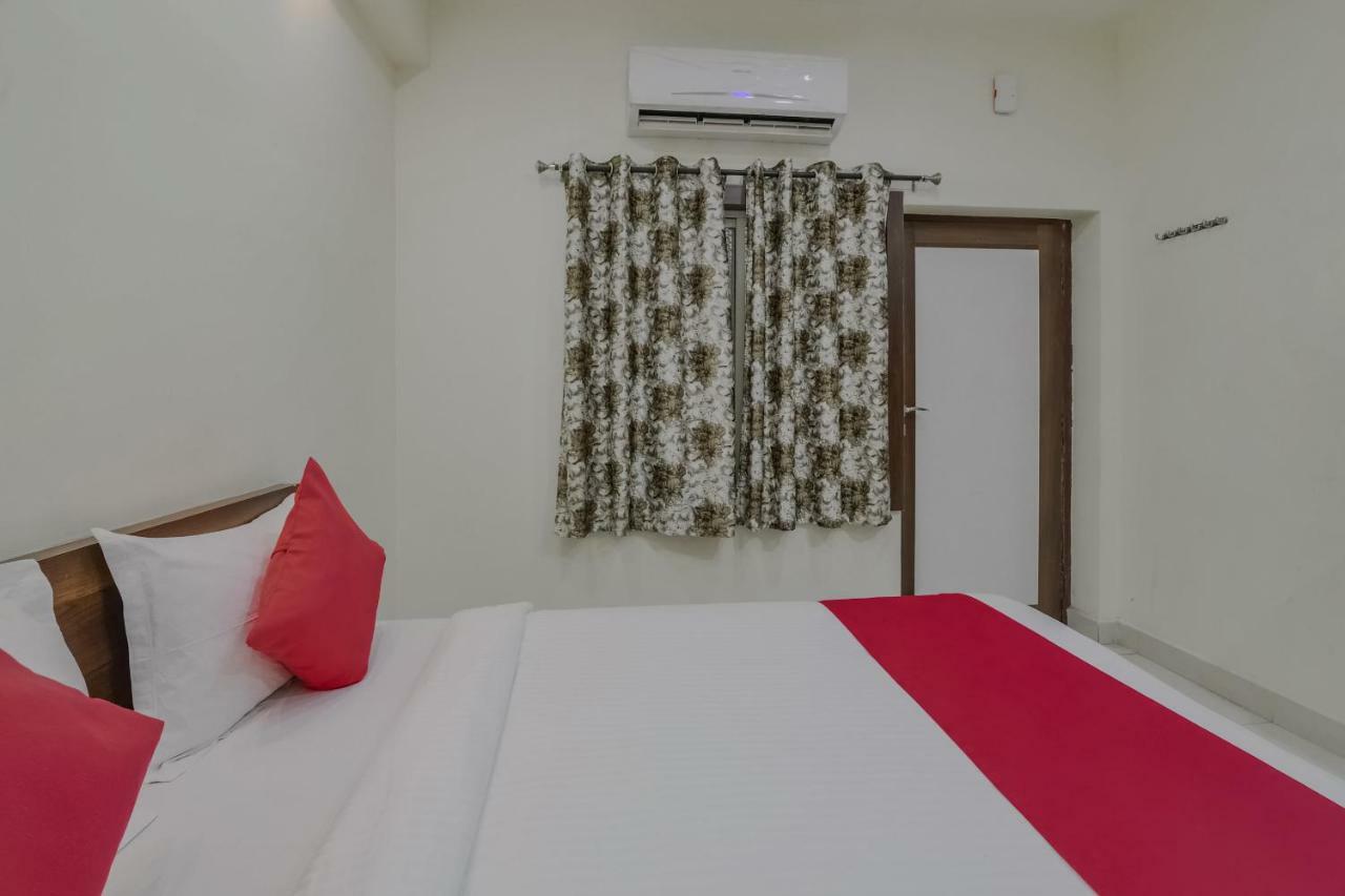 Neema Residency Hotel Anantapur Exterior photo