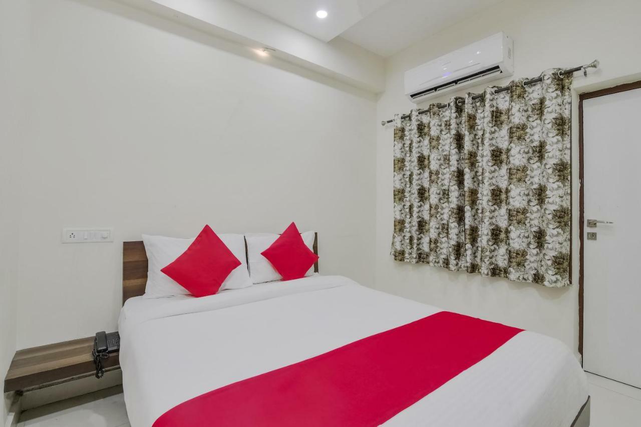 Neema Residency Hotel Anantapur Exterior photo